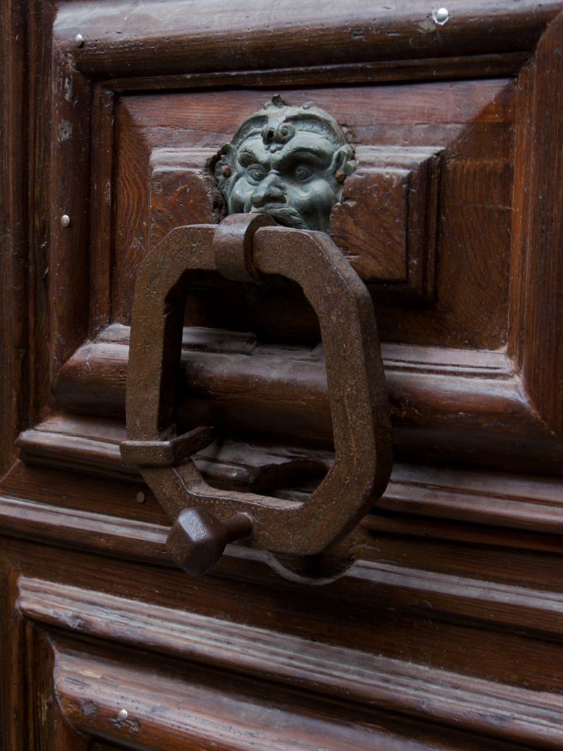Knocker2