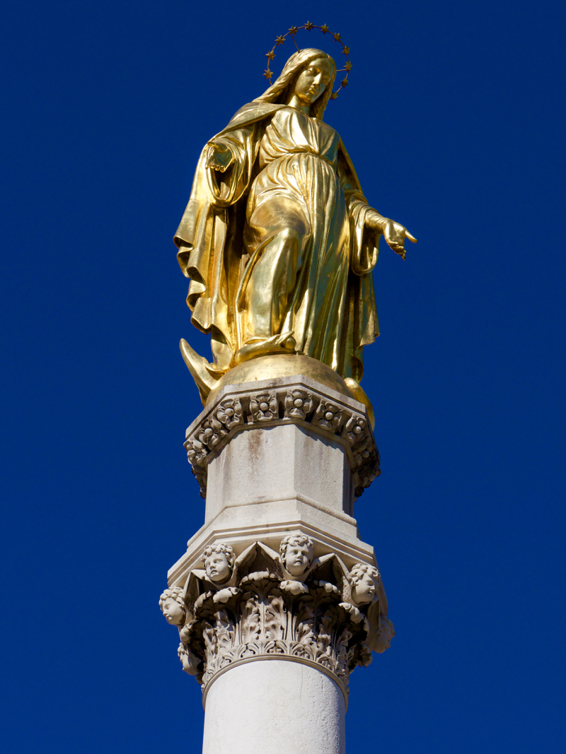 St_Mary_Statue